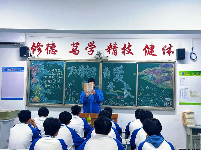 1761097938237553.jpg 我校举行心理健康主题班会.jpg