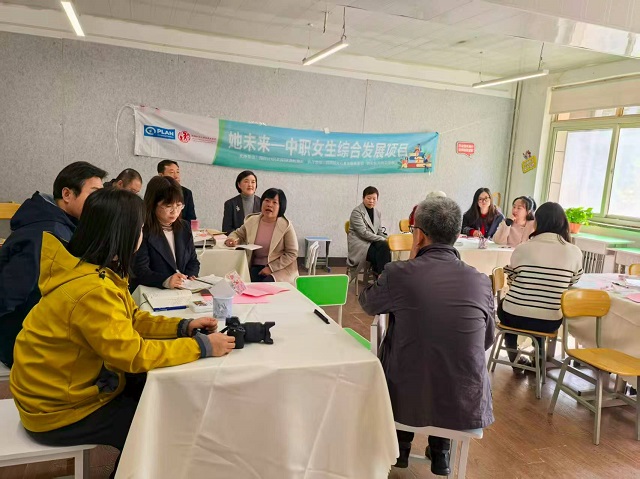 1763450088370247.jpg 与会专家与教师开展深入研讨 - 副本.jpg