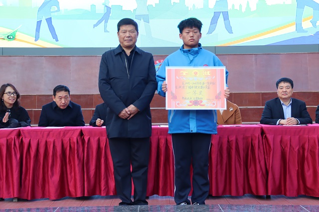 校领导为获奖团队颁奖 - 副本.jpg