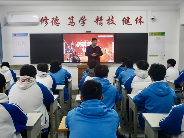 1772438935257601.jpg 党委书记顾学福为学生们讲开学第一课.jpg