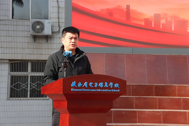 团委书记、学工部部长张伟东宣读活动倡议书 - 副本.jpg