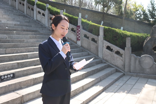 1775176179824956.jpg 党员教师代表张凯燕发言.jpg