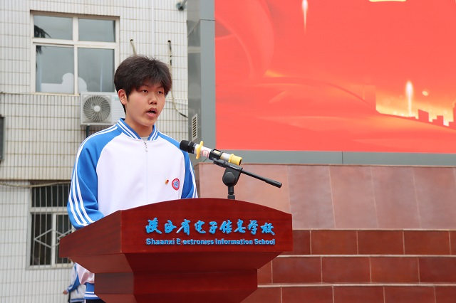 学生代表数焊2431班学生董发林发言.jpg
