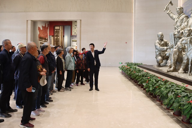 全体人员参观关中革命纪念馆.jpg
