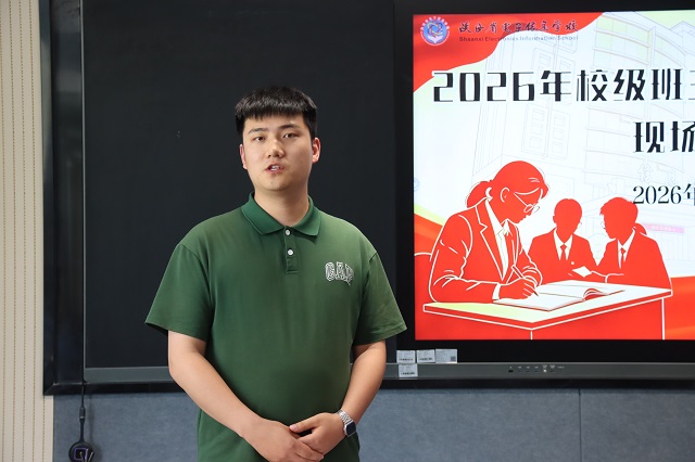 1778485170442006.jpg 参赛选手进行提问答辩.jpg