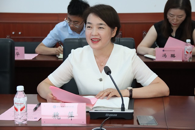 校长魏萍讲话.jpg