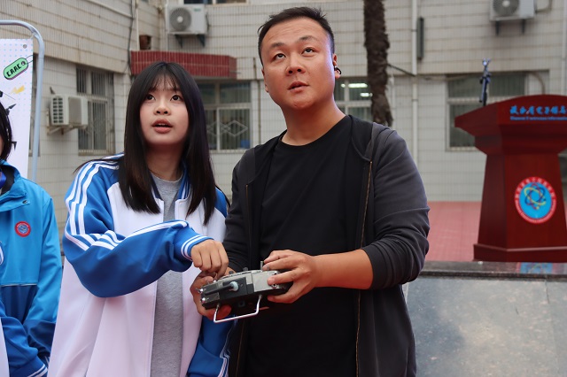 1792134421865241.jpg 图为基础飞行操作演示现场 - 副本.jpg
